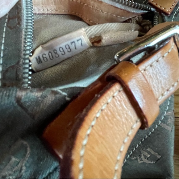 Dooney & Bourke Vtg Mini Bag w/ leather strap - Picture 4 of 10